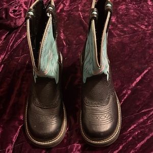 Justin boots barely used like new condition
